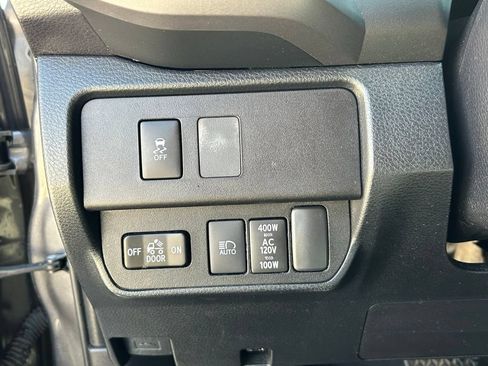 Used 2020 Toyota Tacoma TRD Off-Road w/ Technology Package AWD/4WD image 15
