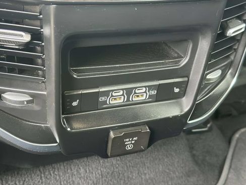 Used 2025 RAM 1500 Laramie AWD/4WD image 8