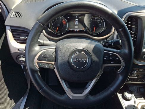 Used 2018 Jeep Cherokee Limited AWD/4WD image 18