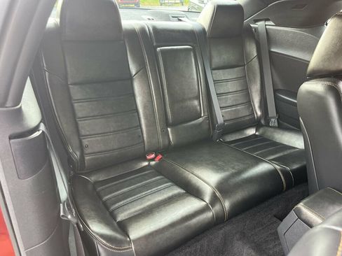 Used 2014 Dodge Challenger R/T RWD image 17
