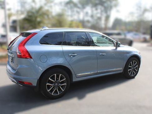 Used 2017 Volvo XC60 T6 Dynamic w/ Climate Package image 13