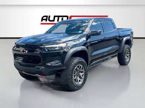 Used 2026 Chevrolet Colorado ZR2 w/ Technology Package AWD/4WD image 3