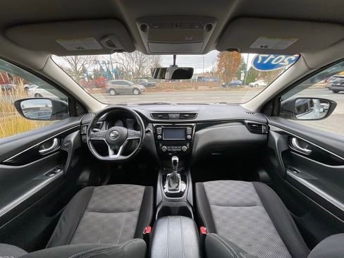 Used 2017 Nissan Rogue Sport SV w/ SV Premium Package image 15