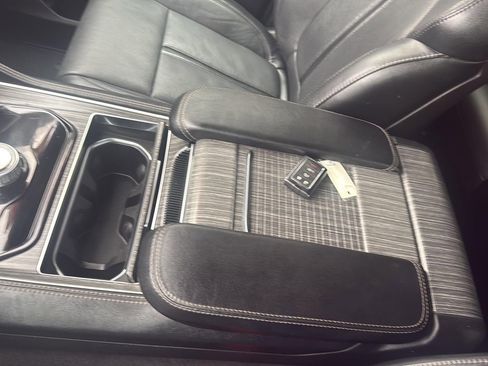 Used 2024 Jeep Wagoneer L Series II w/ Flexible Seating Group image 25