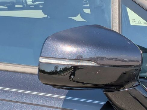 Used 2022 Kia Carnival LX FWD image 11