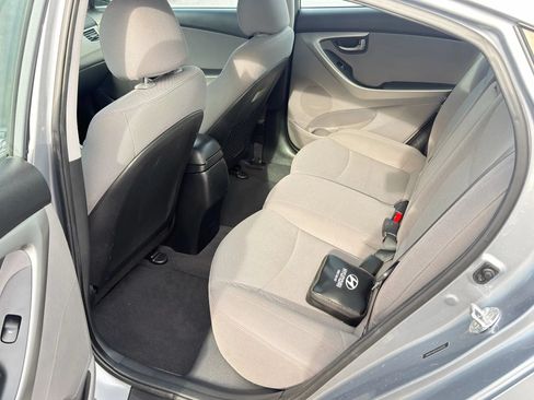 Used 2015 Hyundai Elantra SE w/ Option Group 02 FWD image 9