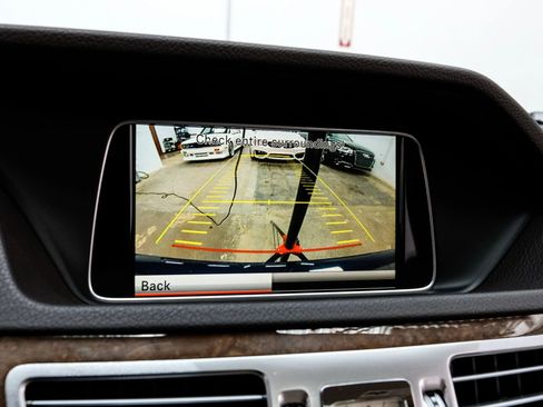 Used 2014 Mercedes-Benz E 350 4MATIC Sedan image 26