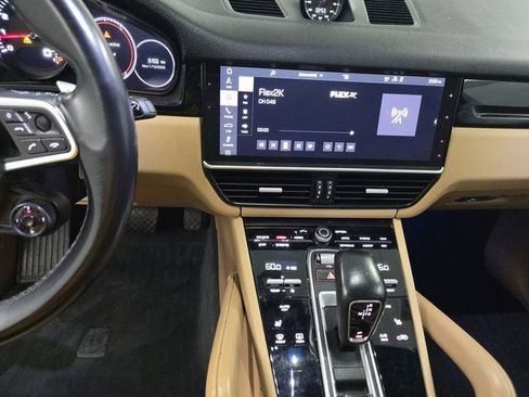 Used 2019 Porsche Cayenne w/ Premium Package image 6