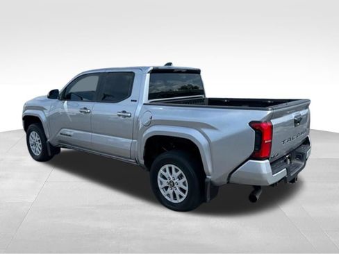 Used 2025 Toyota Tacoma SR5 AWD/4WD image 4