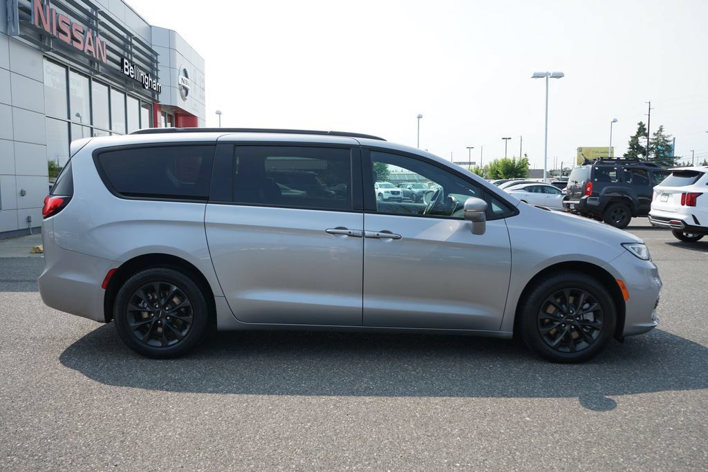 Used 2021 Chrysler Pacifica Limited w/ S Appearance Package AWD/4WD image 8