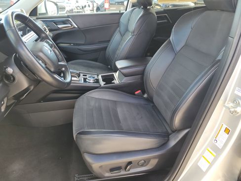 Used 2024 Mitsubishi Outlander SE Black Edition image 15