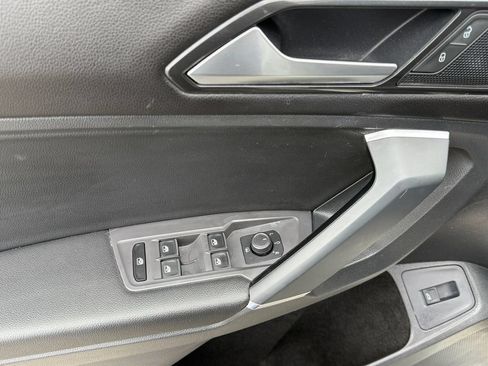 Used 2018 Volkswagen Tiguan SEL AWD/4WD image 11