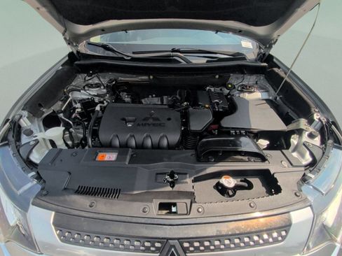 Used 2019 Mitsubishi Outlander ES AWD/4WD image 10