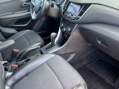 Used 2022 Chevrolet Trax LT w/ Redline Edition image 19