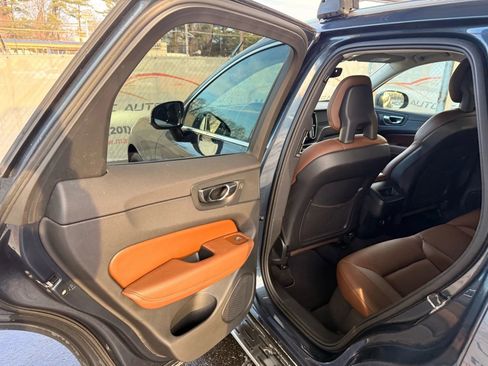 Used 2018 Volvo XC60 T6 Momentum w/ Vision Package image 17