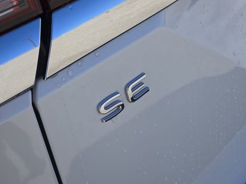 New 2026 Volkswagen Atlas SE image 8