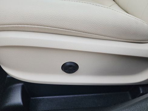 Used 2025 Mercedes-Benz GLA 250 4MATIC image 16