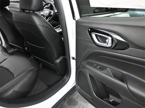 New 2026 Jeep Compass Latitude image 20