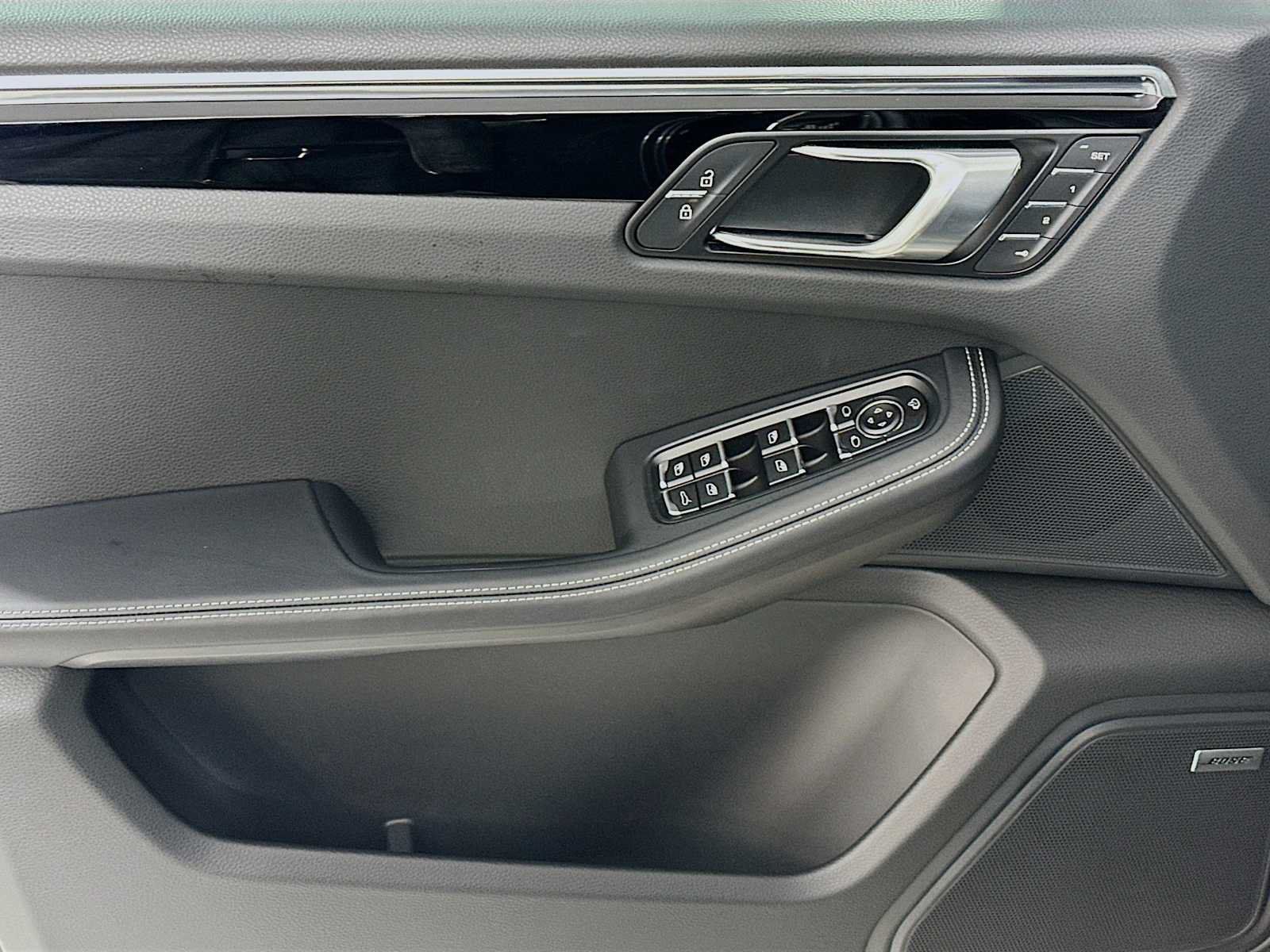 Used 2026 Porsche Macan AWD/4WD image 11