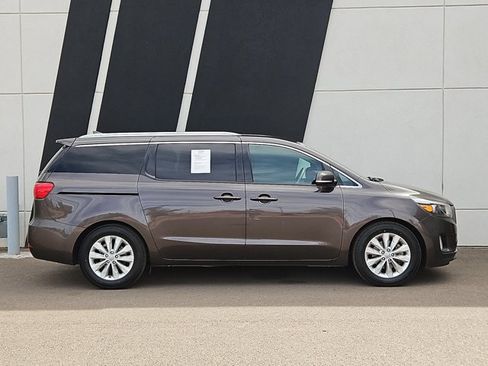Used 2016 Kia Sedona EX FWD image 4
