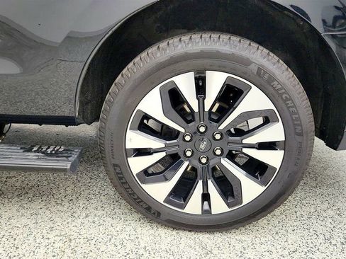 Used 2025 Ford Expedition Platinum w/ Driver's Package AWD/4WD image 9