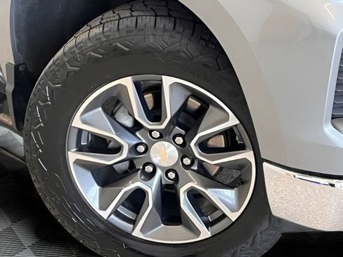 Used 2024 Chevrolet Silverado 1500 LT image 25