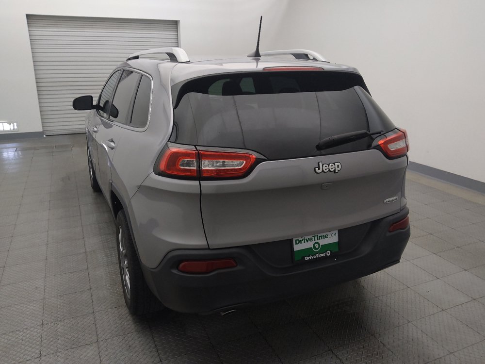 Used 2018 Jeep Cherokee Latitude FWD image 6