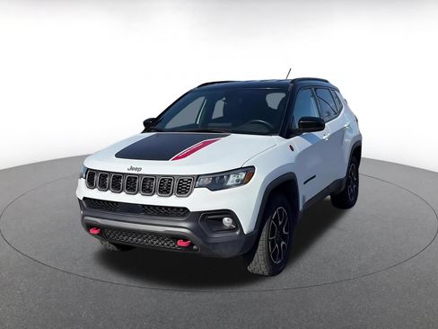 Used 2025 Jeep Compass Trailhawk w/ Trailer Tow Group AWD/4WD image 7