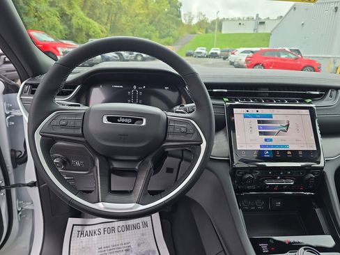 New 2025 Jeep Grand Cherokee L Limited w/ Luxury Tech Group II image 15