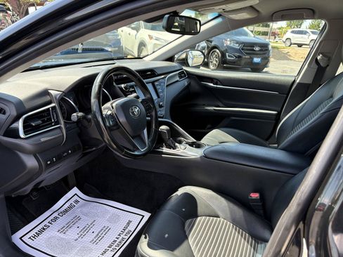 Used 2018 Toyota Camry SE w/ Convenience Package FWD image 7