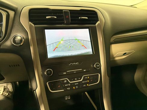 Used 2019 Ford Fusion SEL image 17