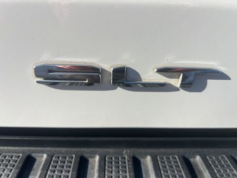 Used 2024 GMC Sierra 1500 SLT image 6