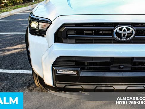 Used 2025 Toyota 4Runner SR5 AWD/4WD image 11