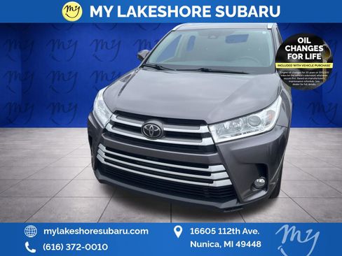 Used 2018 Toyota Highlander XLE image 1
