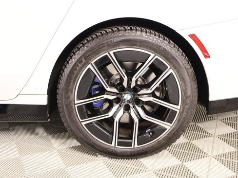 Used 2023 BMW 740i w/ Parking Assistance Package image 20