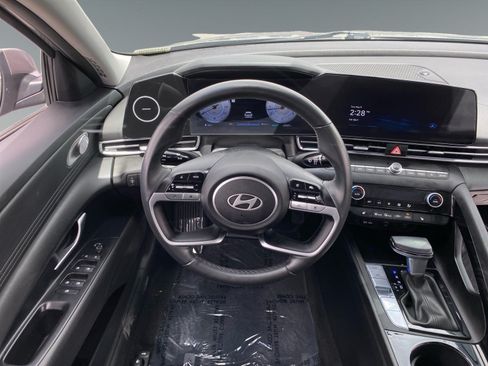 Used 2025 Hyundai Elantra SEL FWD image 12