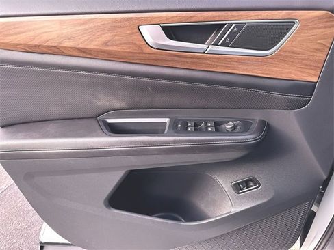 Used 2025 Volkswagen Atlas SE image 22