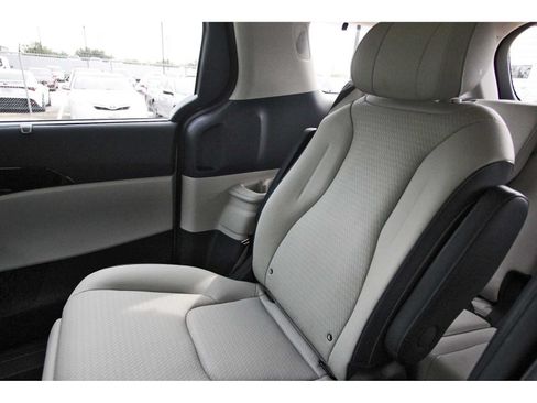 Used 2025 Kia Carnival SX Prestige FWD image 9