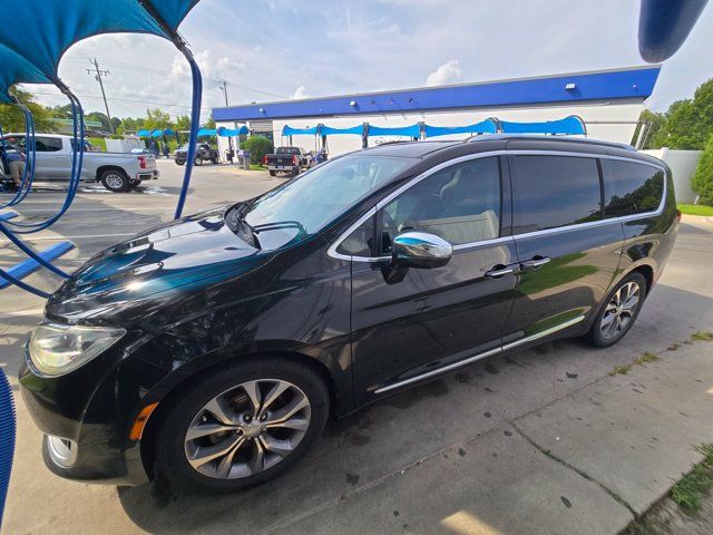 Used 2017 Chrysler Pacifica Limited FWD image 41