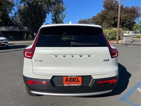 Used 2025 Volvo XC40 B5 Plus AWD/4WD image 35
