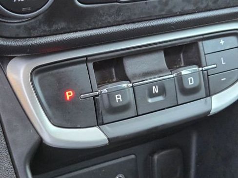 Used 2023 GMC Terrain SLE w/ Driver Convenience Package FWD image 23