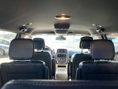 Used 2019 Dodge Grand Caravan SXT image 8