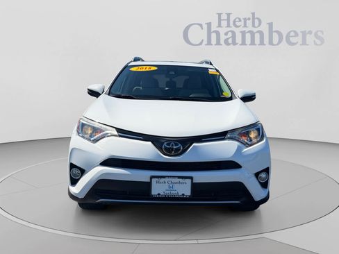 Used 2018 Toyota RAV4 XLE AWD/4WD image 2