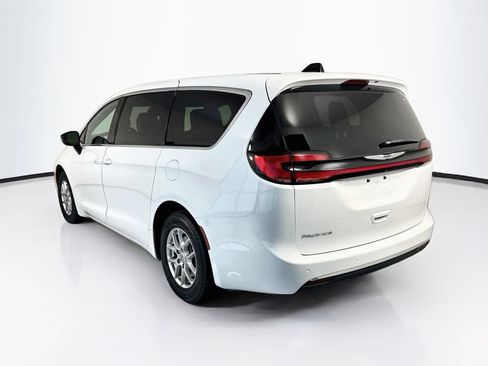 Used 2025 Chrysler Pacifica Select FWD image 7