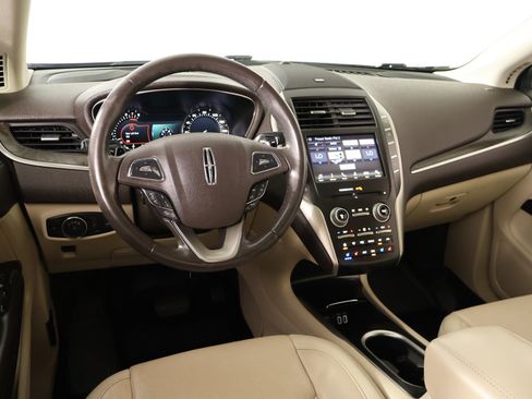 Used 2019 Lincoln MKC Reserve w/ MKC Technology Package FWD image 2