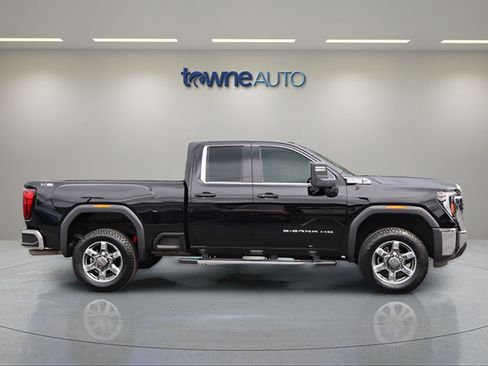 Used 2025 GMC Sierra 2500 SLE w/ SLE Value Package; AWD/4WD image 8