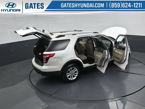 Used 2015 Ford Explorer XLT w/ Equipment Group 202B AWD/4WD image 53