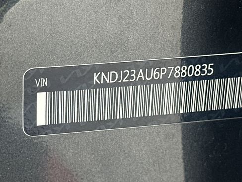 Used 2023 Kia Soul LX w/ LX Technology Package FWD image 31
