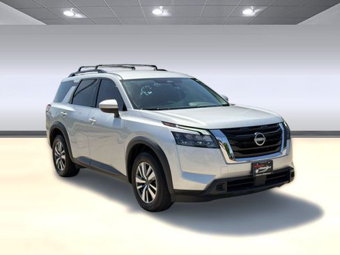 Used 2023 Nissan Pathfinder SV AWD/4WD image 7