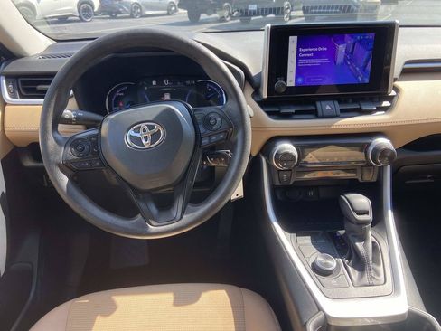 Used 2025 Toyota RAV4 LE AWD/4WD image 17